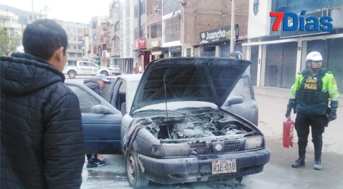Tres se salvan de sufrir quemaduras en incendio de automóvil