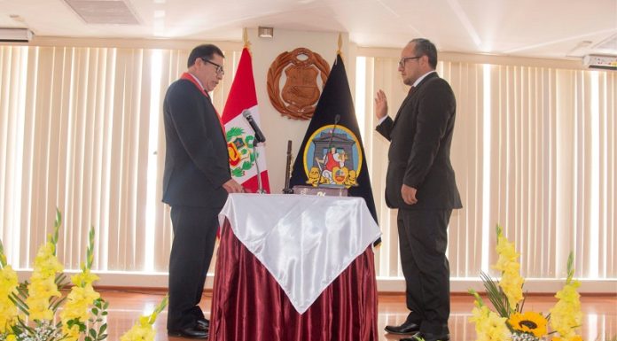 Presidente de la Corte Superior de Junín toma juramento a nuevo prefecto