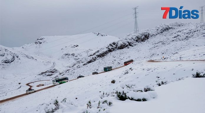 Tránsito restringido por nieve en varios distritos de Huancavelica