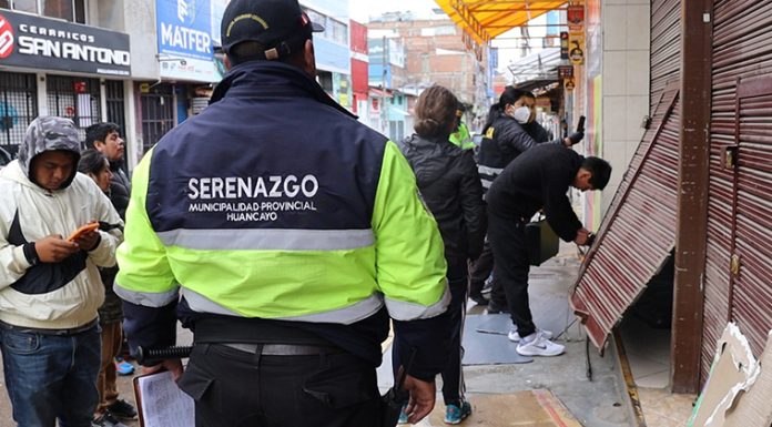 Desconocidos fuerzan la puerta de una tienda de implementos deportivos