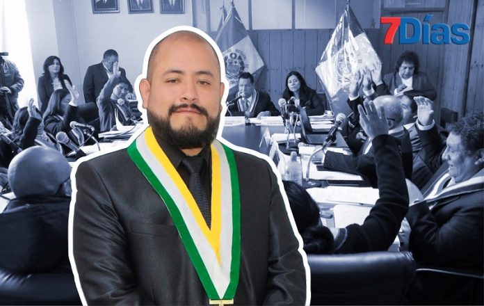 Emilio Flores justifica su voto: «Hay una pugna de poder entre el alcalde y el primer regidor»