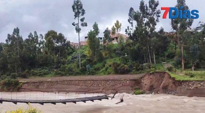 Por crecida de río Cunas colapsa puente colgante que une Pilcomayo con Perla Alta