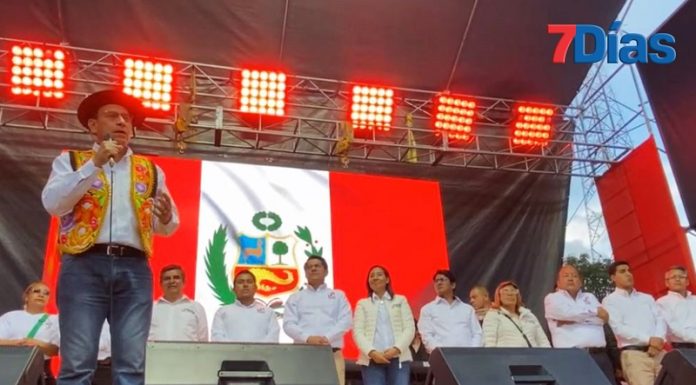 Vizcarra en Huancayo: «Keiko, César Acuña y Dina Boluarte trabajan de la mano»