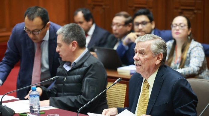 Comisión aprueba que congresistas hagan campaña en semana de representación
