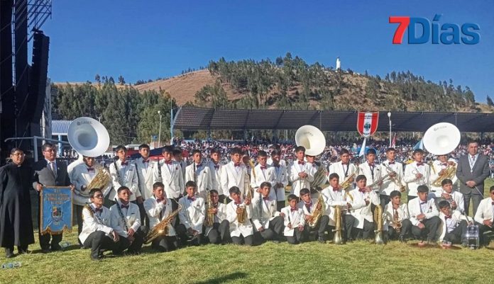 Seminario San Juan María Vianney de Huancavelica gana concurso de bandas escolares