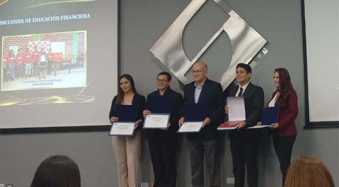SBS premia a Caja Huancayo por su propuesta inclusiva de educación financiera en SMA 2025