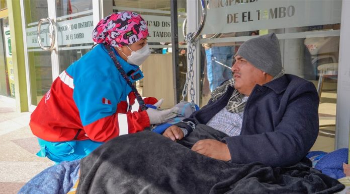 Walter Coarita comienza a sentir estragos en su salud a cinco días encadenado