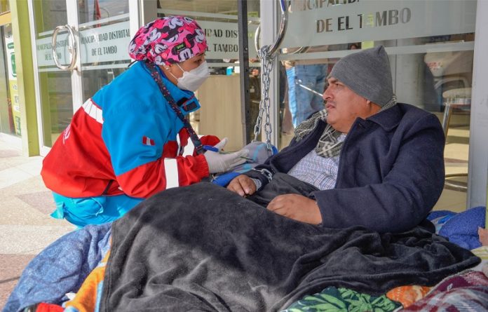 Walter Coarita comienza a sentir estragos en su salud a cinco días encadenado