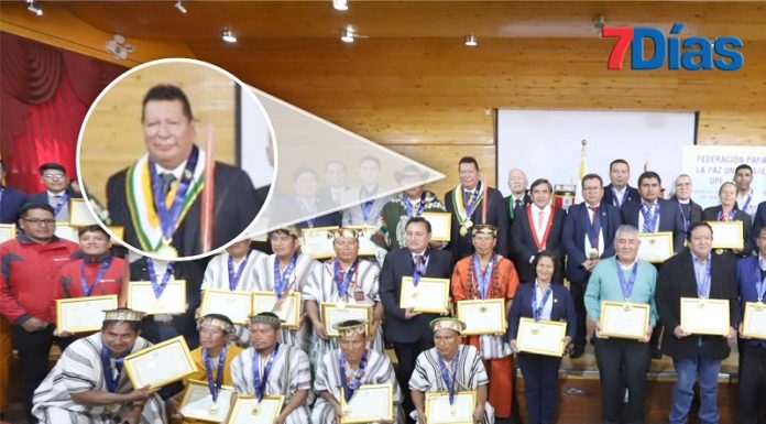 Llallico: El alcalde con proveedores encadenados recibe título de ‘Embajador para la paz’