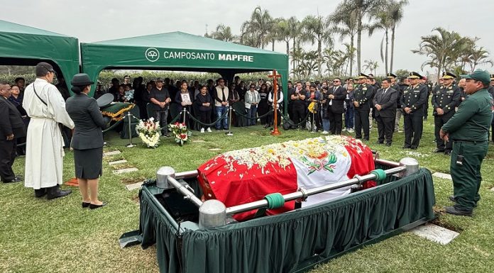 Sepultan en Chorrillos a policía huancaíno abatido por delincuentes extranjeros