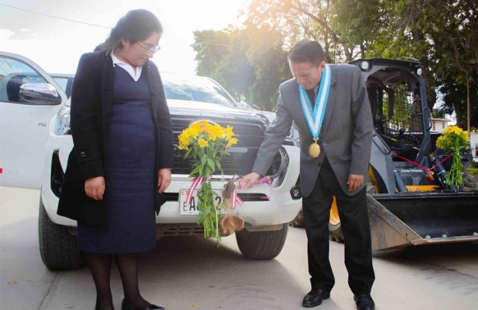 Regidores piden que alcalde informe sobre camioneta edil vista saliendo de su casa