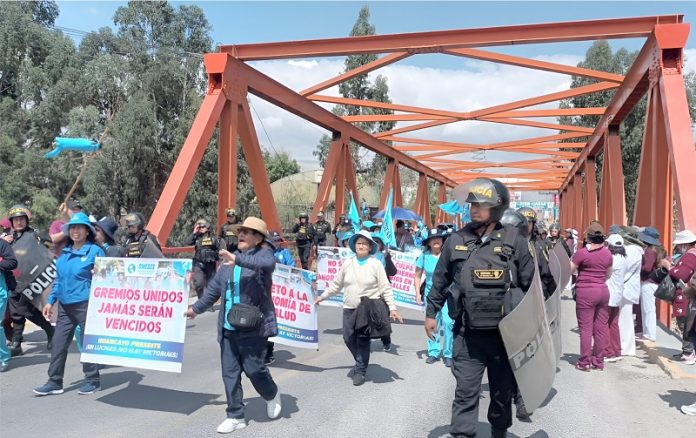Bloquean puente Breña 2