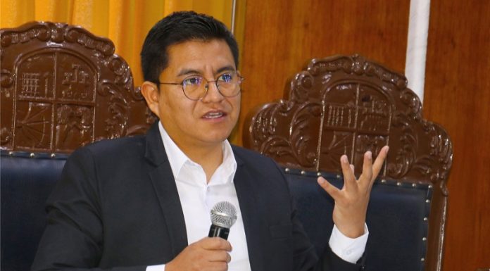Alcalde minimiza cantidad de órdenes de servicios y de compra dadas a un grupo de empresas
