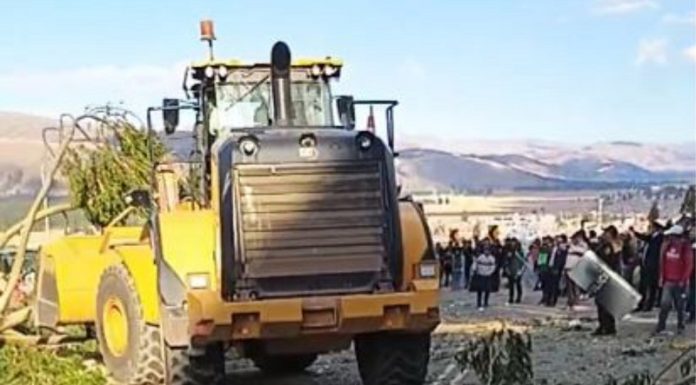Pobladores de Yanamarca logran traslado de maquinaria y levantan su paro