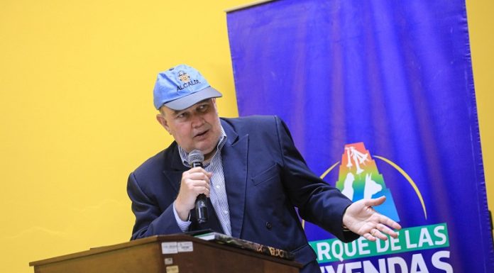 Rafael López Aliaga renuncia a la alcaldía de Lima para postular a la presidencia