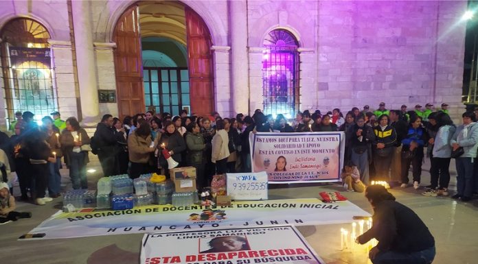 Docentes hacen vigilia por la profesora Liz Lindo, desaparecida hace seis días