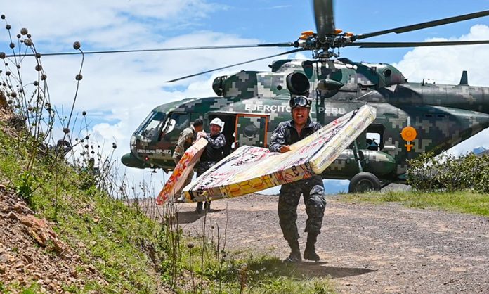 Vía aérea llevan ayuda para equipos de búsqueda de la profesora Luz Lindo