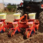 En la UNCP crean arado que deshierba, labra, siembra y abona simultáneamente