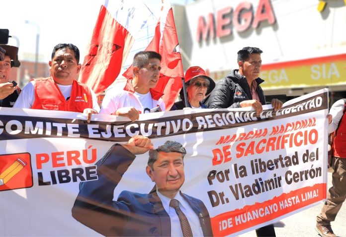 Perulibristas realizan marcha de sacrificio a Lima pidiendo libertad para Vladimir Cerrón