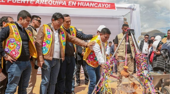 Jerí coloca primera piedra del puente Arequipa, que ahora costará casi 29 millones