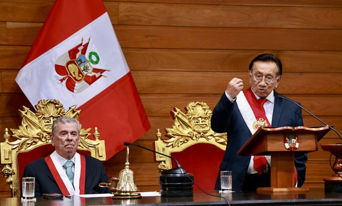 José Balcázar jura como nuevo presidente de la República