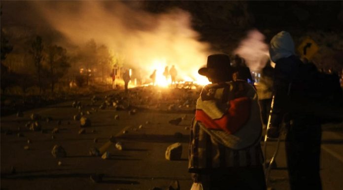 En segundo día de paro carretera amanece bloqueada en La Oroya