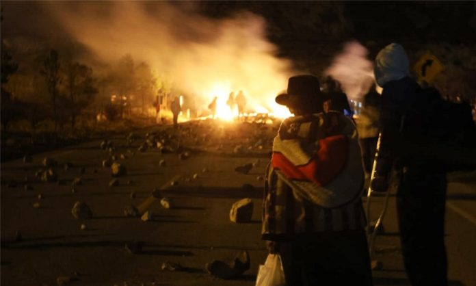 En segundo día de paro carretera amanece bloqueada en La Oroya