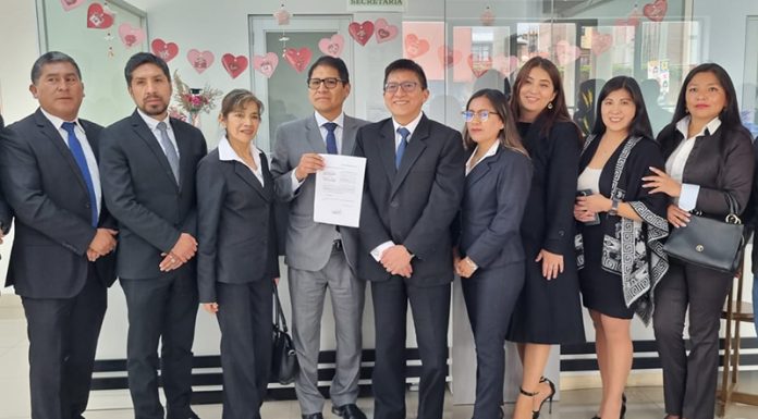 Richard Vidal inscribe primera lista para elecciones en Colegio de Abogados de Junín