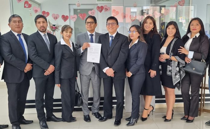 Richard Vidal inscribe primera lista para elecciones en Colegio de Abogados de Junín