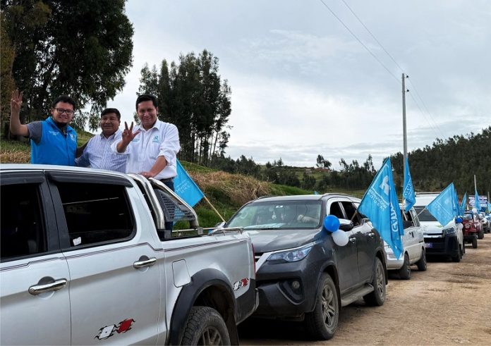 Alvaro Rojas realiza caravana en varios distritos de la provincia de Concepción
