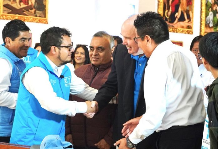 Álvaro Rojas recibe encargo de Rafael López Aliaga para seguir recorriendo la región