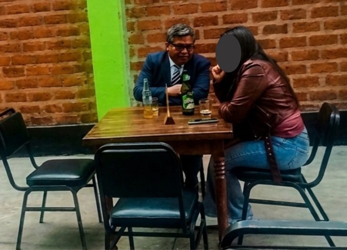 Trabajador de El Tambo es ampayado bebiendo una cerveza en horario de trabajo