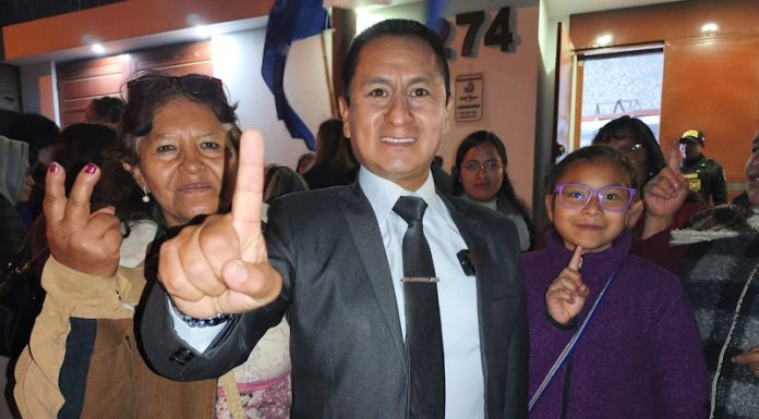 Danilo Izarra anuncia impulsar experiencia laboral para universitarios