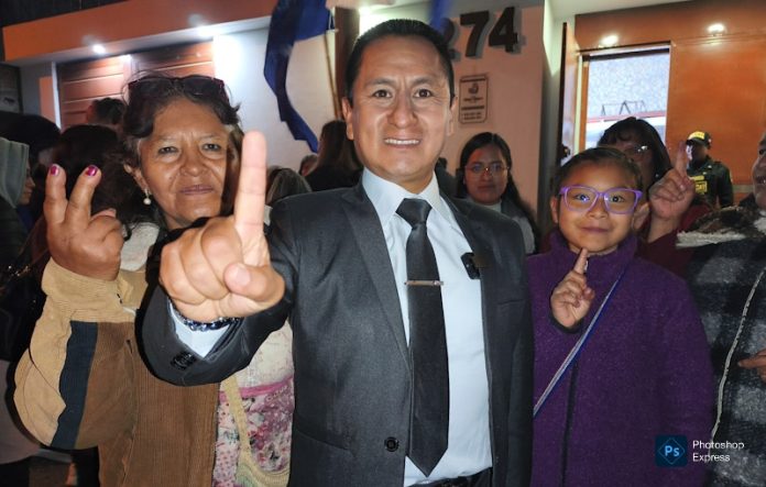 Danilo Izarra anuncia impulsar experiencia laboral para universitarios