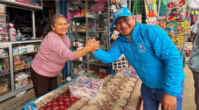 Rafael Meza reconoce el esfuerzo de las mujeres comerciantes de El Tambo en el Día Internacional de la Mujer