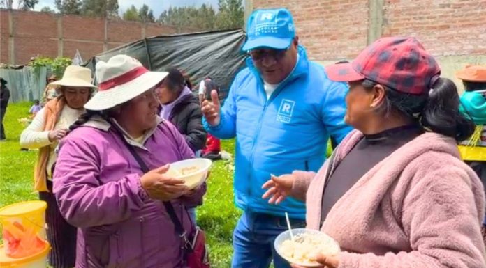 Rafael Meza establece contacto con emprendedores gastronómicos y artesanales de El Tambo