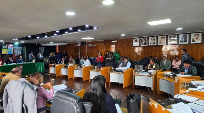 Regidores de Huancayo «se sacan sus trapitos sucios» en plena sesión de Concejo