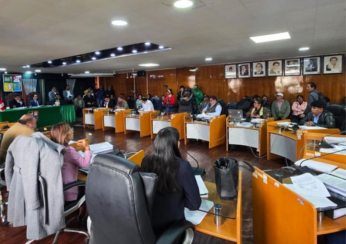 Regidores de Huancayo «se sacan sus trapitos sucios» en plena sesión de Concejo