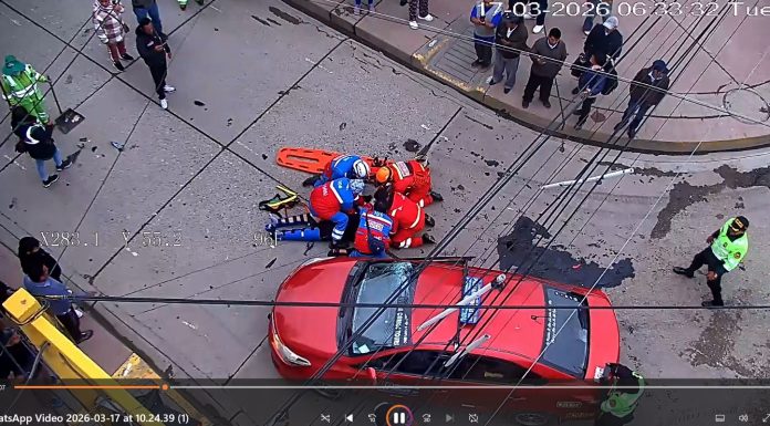 Motociclista que colisionó con un auto no resistió y dejó de existir