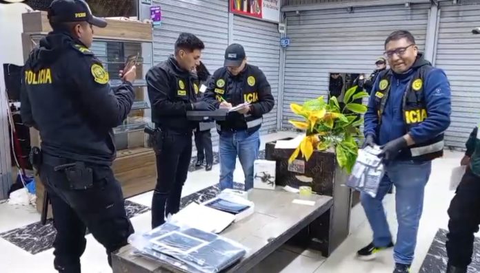 15 detenidos, entre ellos 3 policías, por presuntamente integrar una red de robo de celulares