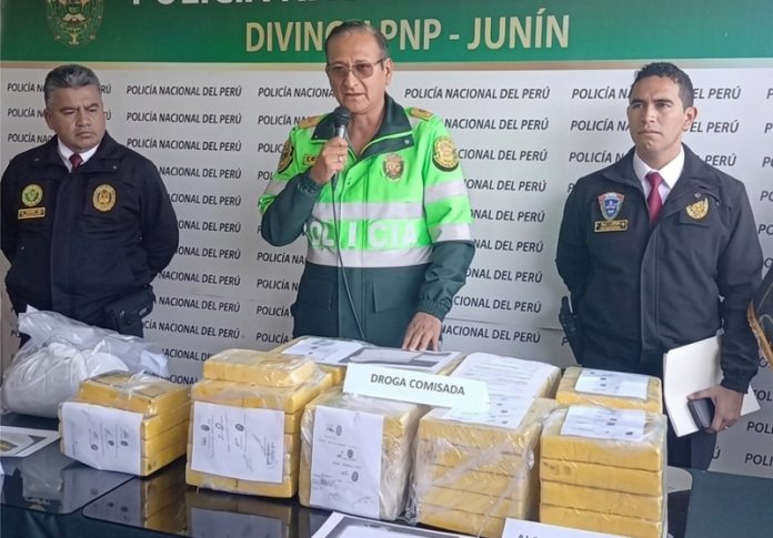 Detienen a seis con 88 paquetes de droga valorizados en medio millón de soles