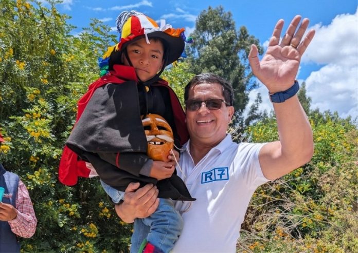 Solís recibe respaldo popular y reafirma propuestas para las mypes, agricultura familiar y contra la usura