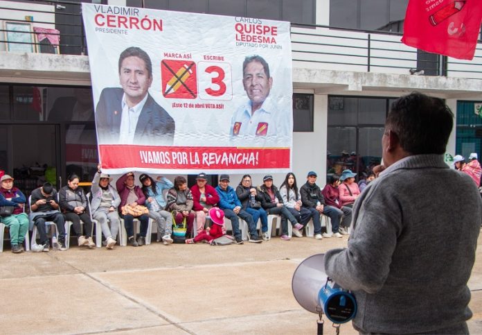 Trabajadores de abastos demandan presencia del Estado y respaldan a Carlos Quispe como «El candidato del mercado»