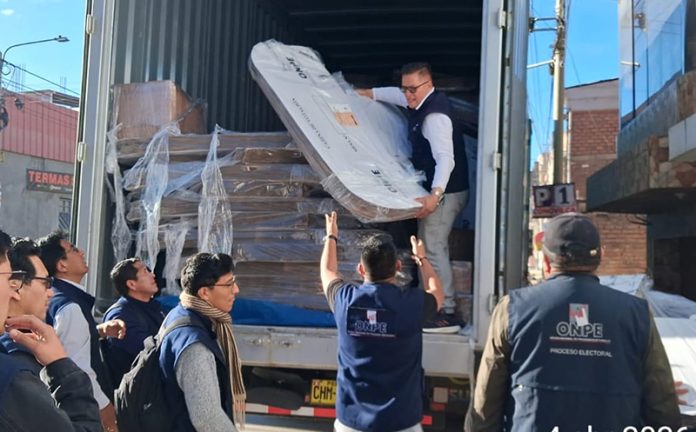 ODPE Huancayo y El Tambo reciben material electoral bajo estrictas medidas de seguridad