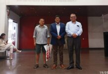 Alcalde de Concepción asiste en short y sandalias a Provías Descentralizado en Lima
