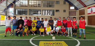 Conductores de Maxim comparten encuentro deportivo en Huancayo