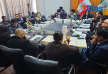 Llallico asiste a reunión en el Congreso, aun como alcalde, y Concejo sesiona sin él