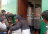 Pobladores arremeten contra comisaría exigiendo investigación de joven desaparecido