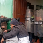 Pobladores arremeten contra comisaría exigiendo investigación de joven desaparecido