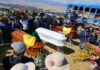 Pumpunya entierra a sus muertos tras el devastador sismo de magnitud 5.1